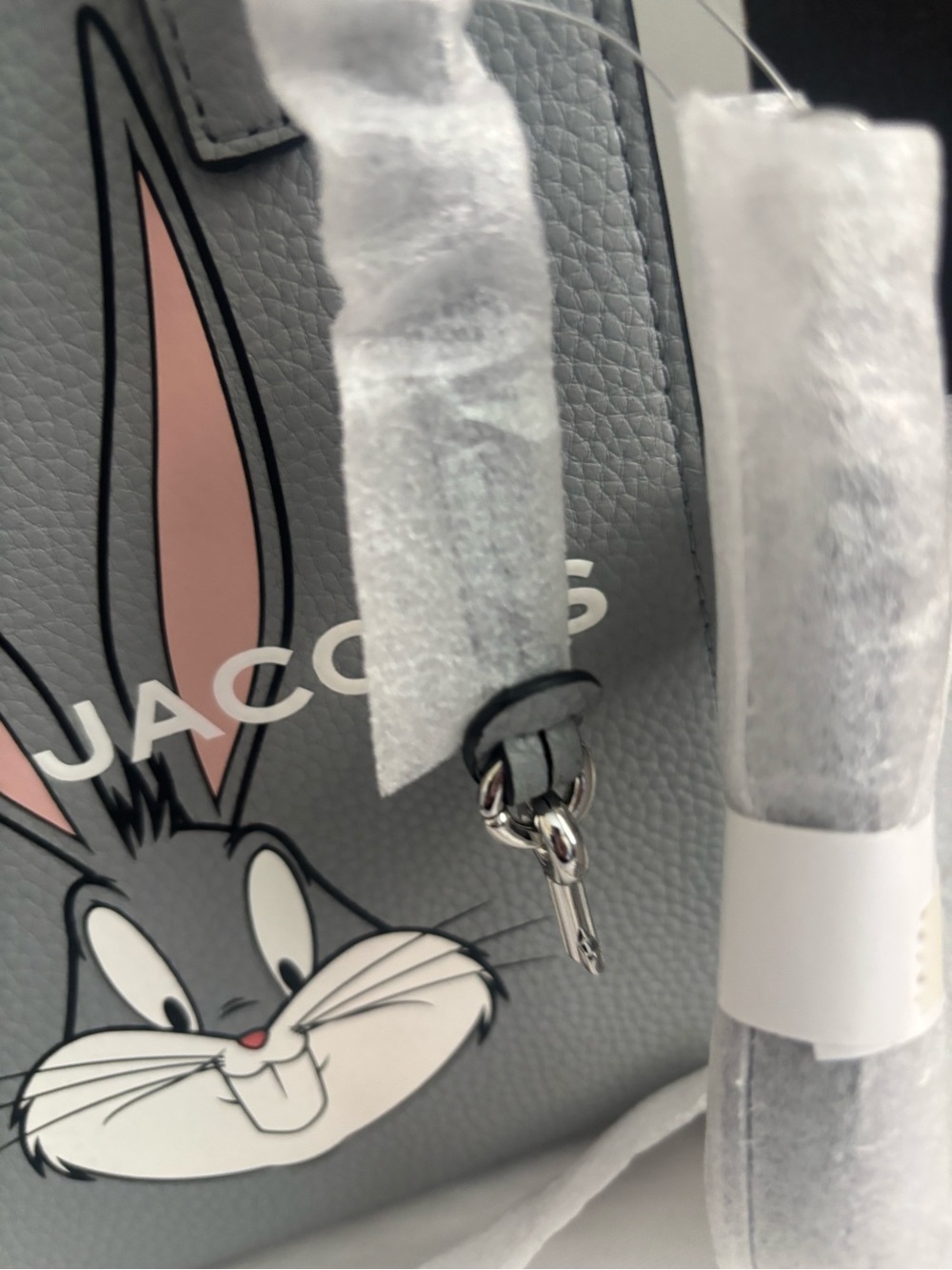 Marc Jacobs Grey Pebbled Leather Tote with Bugs Bunny Graphic - Picture 4 of 7